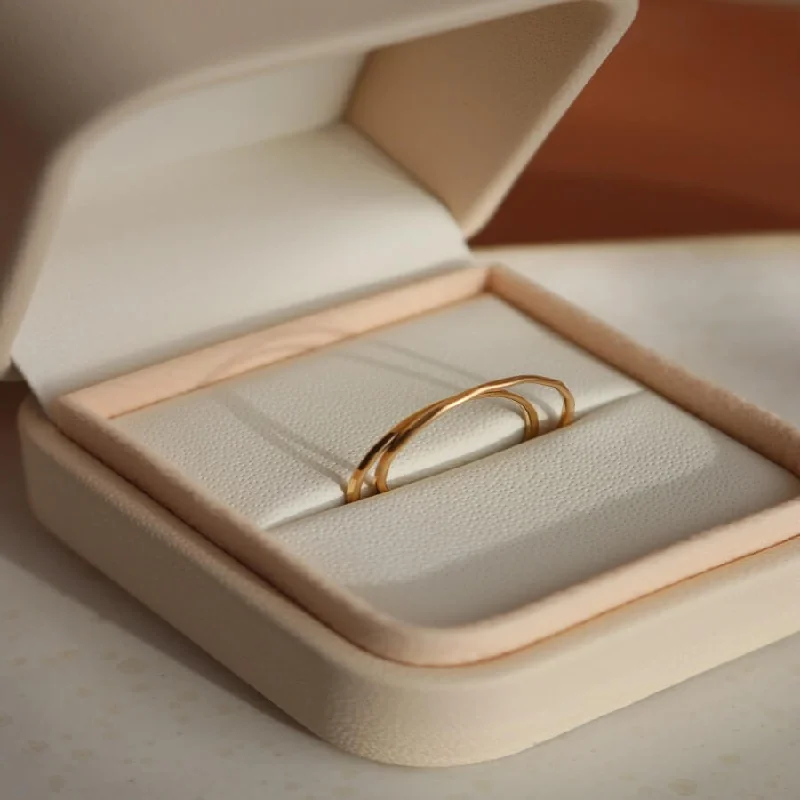 Simple Band in 14k Gold