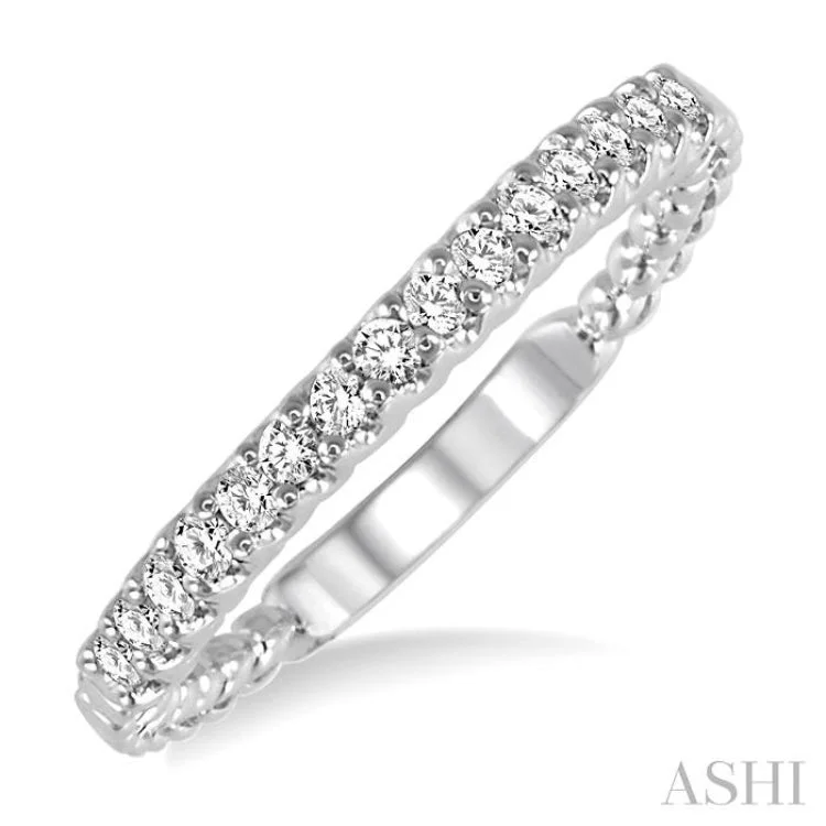 1/4 Ctw Round Diamond Wedding Band in 14K White Gold