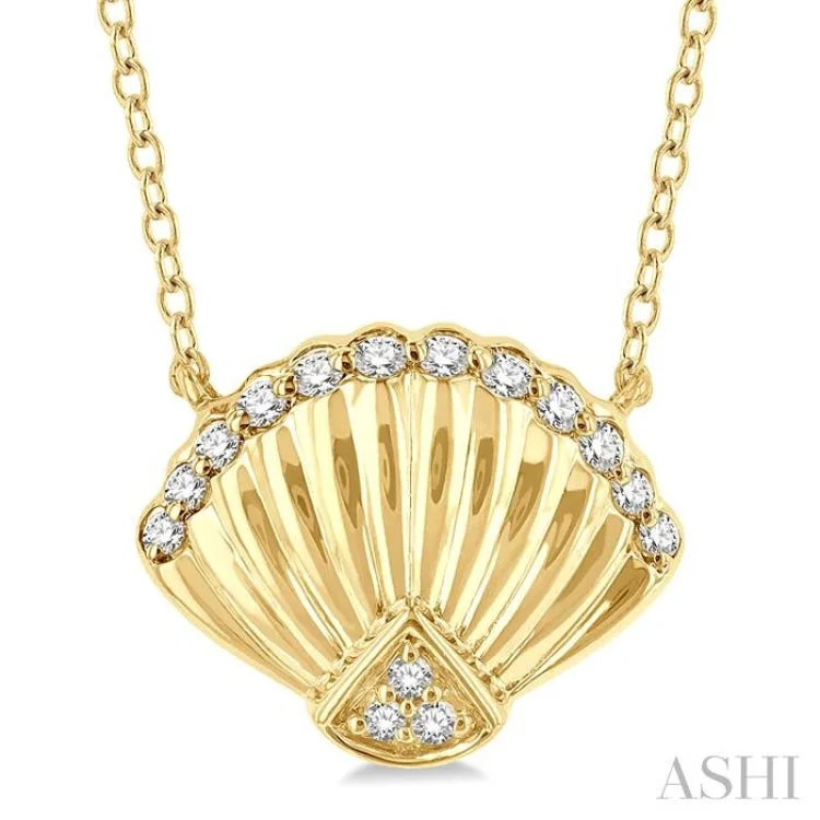 1/10 Ctw Nautical Seashell Petite Round Cut Diamond Fashion Pendant With Chain in 10K Yellow Gold