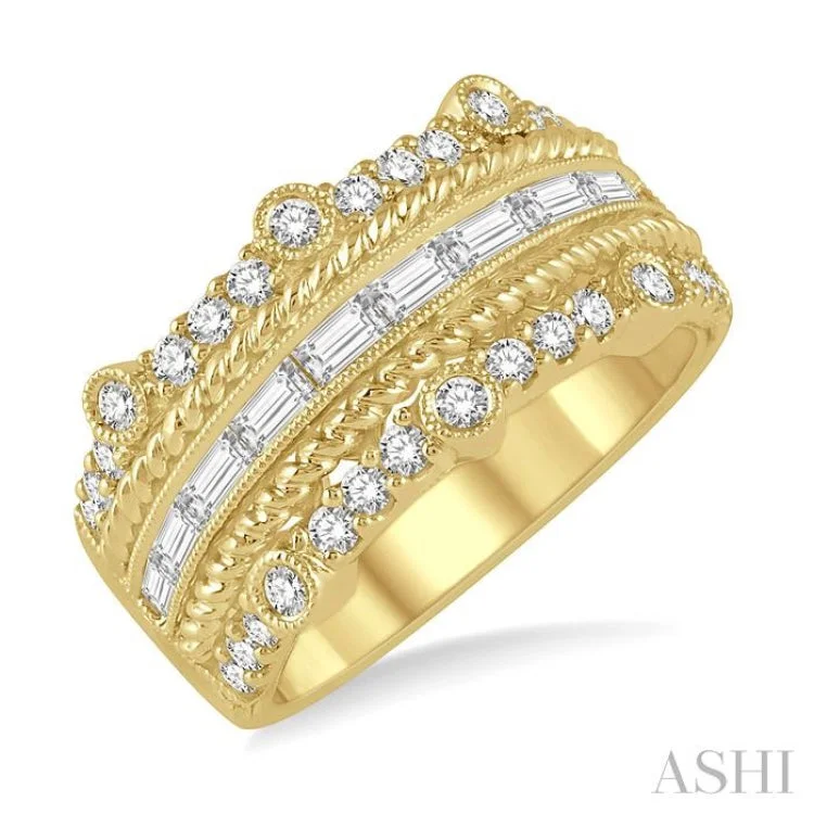 1 Ctw Round Cut and Baguette Diamond Wedding Band in 14K Yellow Gold