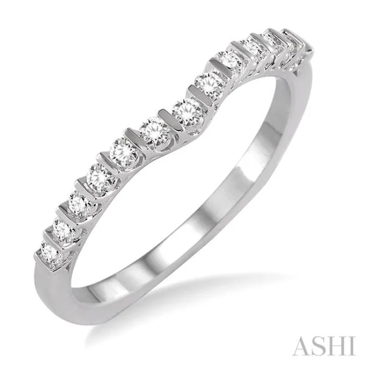 1/4 Ctw Round Cut Diamond Wedding Band in Platinum