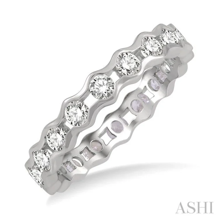 1 ctw Lattice Round Cut Diamond Eternity Wedding Band in 14K White Gold