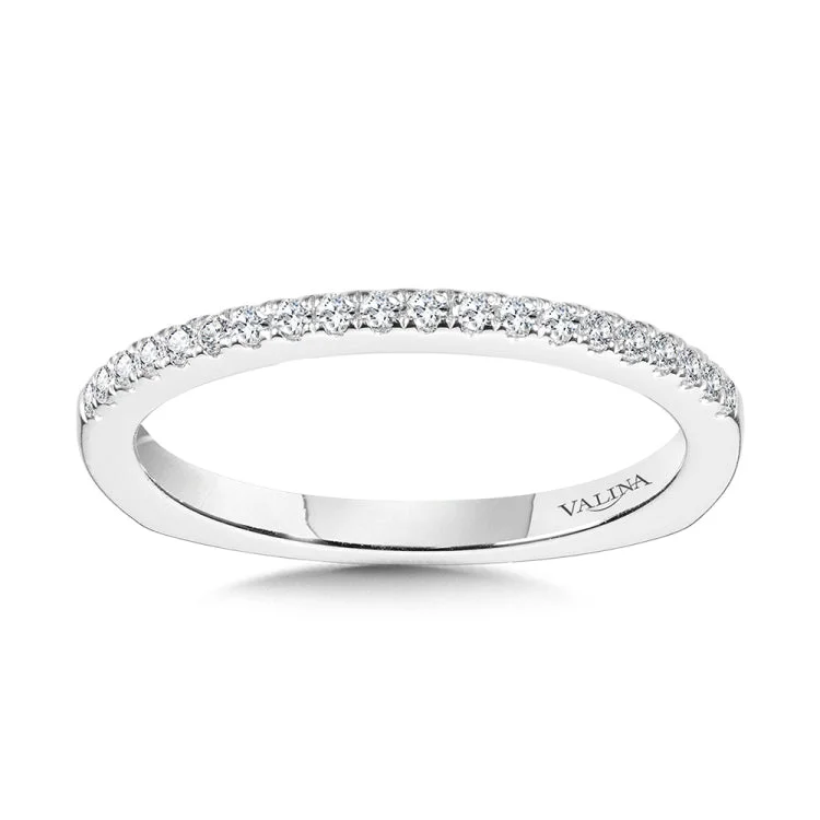 This true-fit matching wedding band is as perfect of a match for its engagement ring as you are for the one you love.