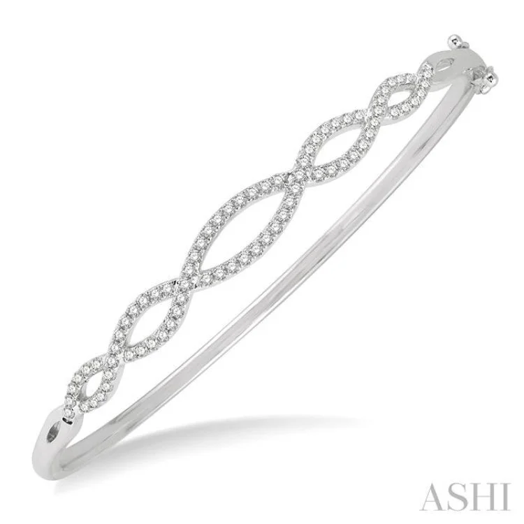 3/4 Ctw Open Infinity Round Cut Diamond Fashion Bangle in 14K White Gold