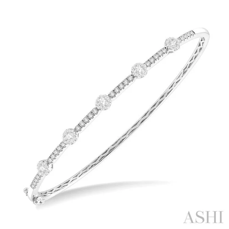 3/4 Ctw Lovebright Round Cut Diamond Bangle in 14K White Gold