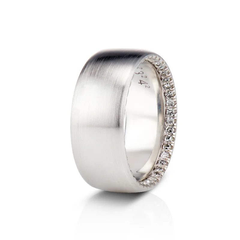 York Pavé Band in Platinum